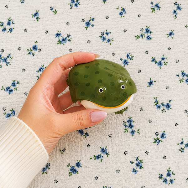 FrogPod™ 3D Frog-Shaped Earbud Case