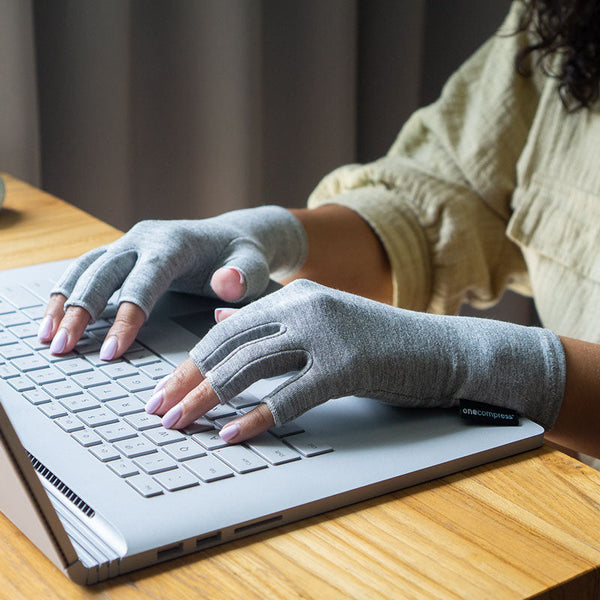 Flexora™ Compression Therapy Gloves